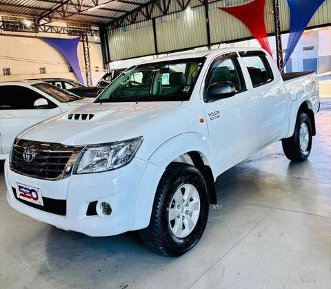 TOYOTA HILUX 2.7 SR 4X2 CD 16V FLEX 4P AUTOMÁTICO TOYOTA HILUX 2.7 SR 4X2 CD 16V FLEX 4P AUTOMÁTICO